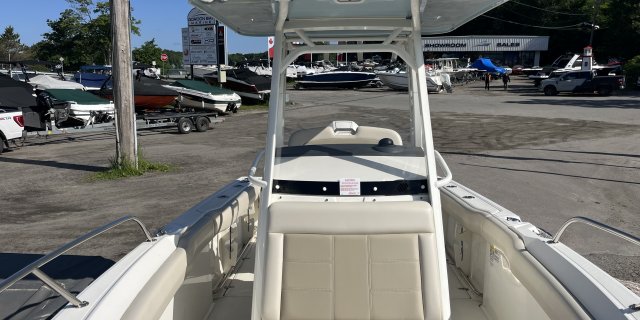 2019 Boston Whaler 230 OUTRAGE / 23OUT