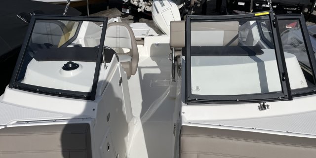 2025 Boston Whaler 210 VANTAGE / 21VNT