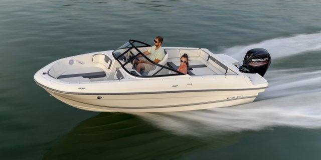 Bayliner BR4 on the water in Muskoka near Toronto Ontario