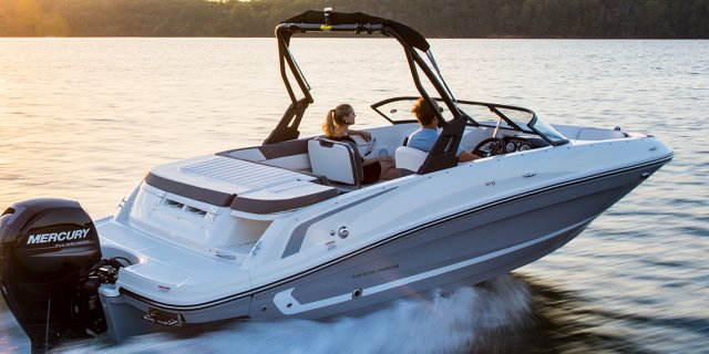 Bayliner VR5 in Muskoka near Toronto Ontario