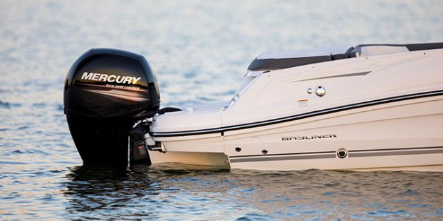 Bayliner VR5 Mercury engine