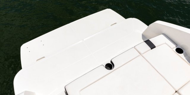 bayliner dx2250 interior swim platform