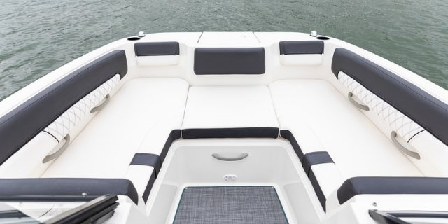 bayliner dx2250 interior rear