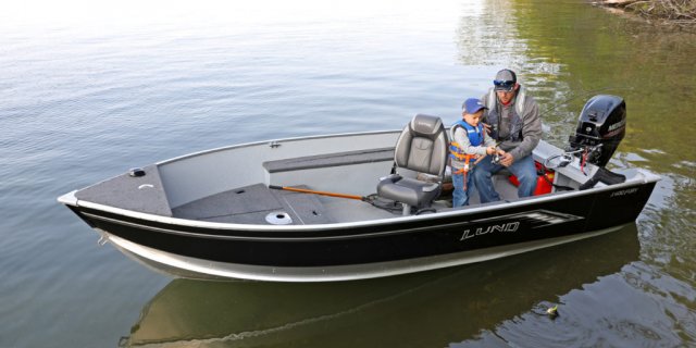 boat family fishing