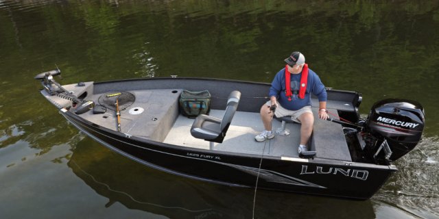 boat family fishing