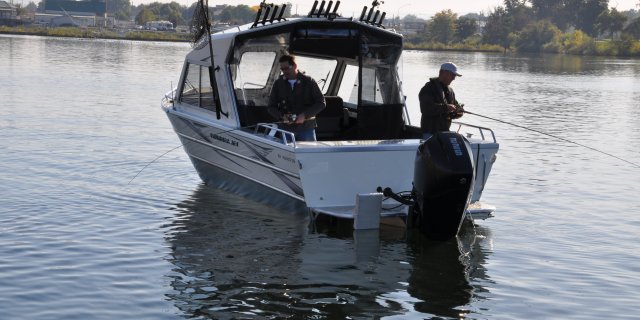 boat family fishing