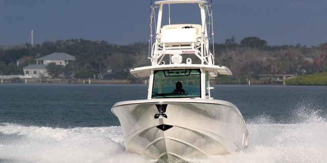 boat cruising 