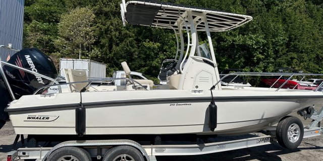 2018 Boston Whaler 210 DUNTLESS