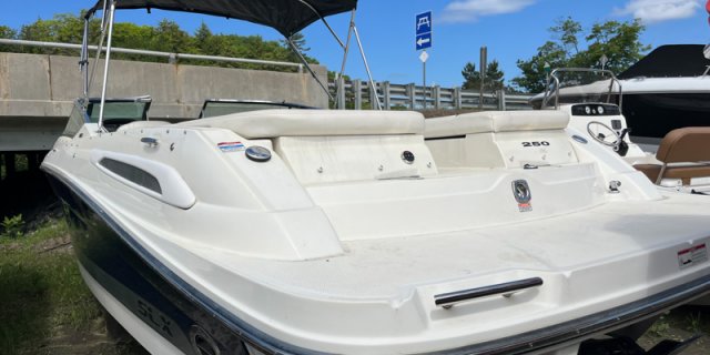 2006 Sea Ray 250 SLX