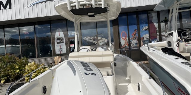 2025 Boston Whaler 220DAUNTLESS/22DNT