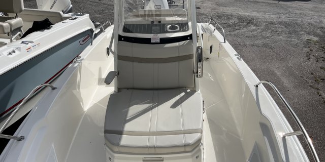 2025 Boston Whaler 220DAUNTLESS/22DNT