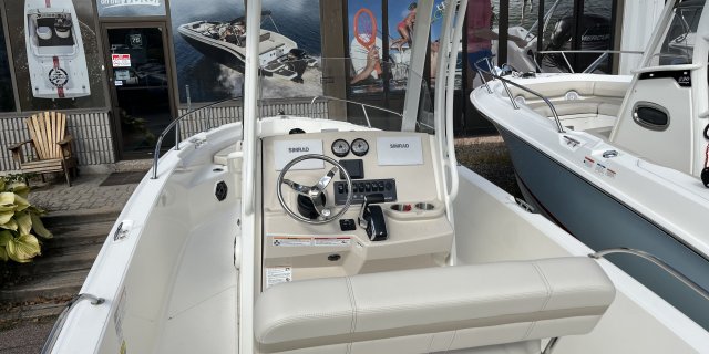 2025 Boston Whaler 220DAUNTLESS/22DNT