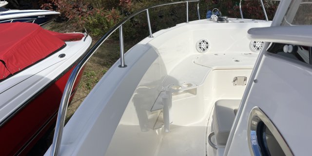 2025 Boston Whaler 230 OUTRAGE / 23OUT