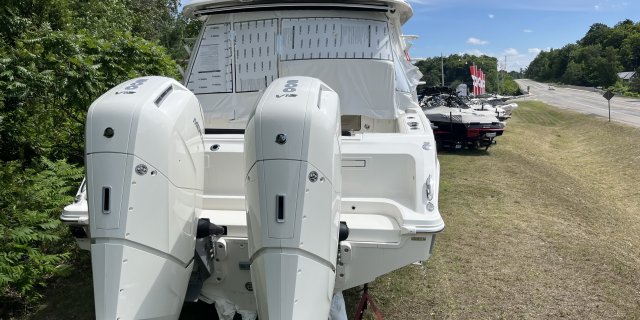 2024 Boston Whaler 380 REALM / 380RL