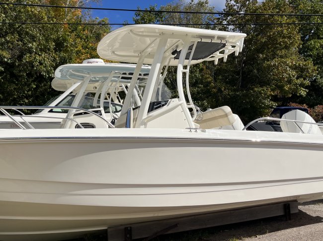 2025 Boston Whaler 220DAUNTLESS/22DNT